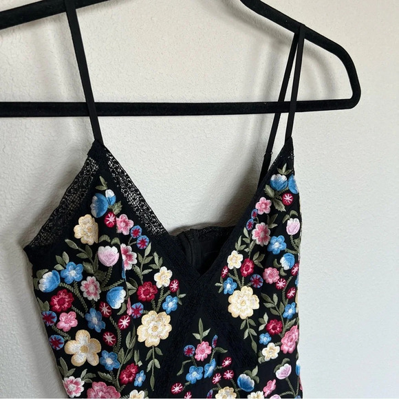 NWOT Needle And Thread Flower Foliage Playsuit Sleeveless Romper Black Multi 4 - Picture 4 of 12